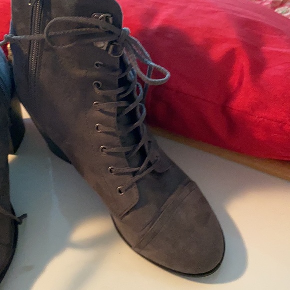Gray lace up Report boot - Picture 2 of 10